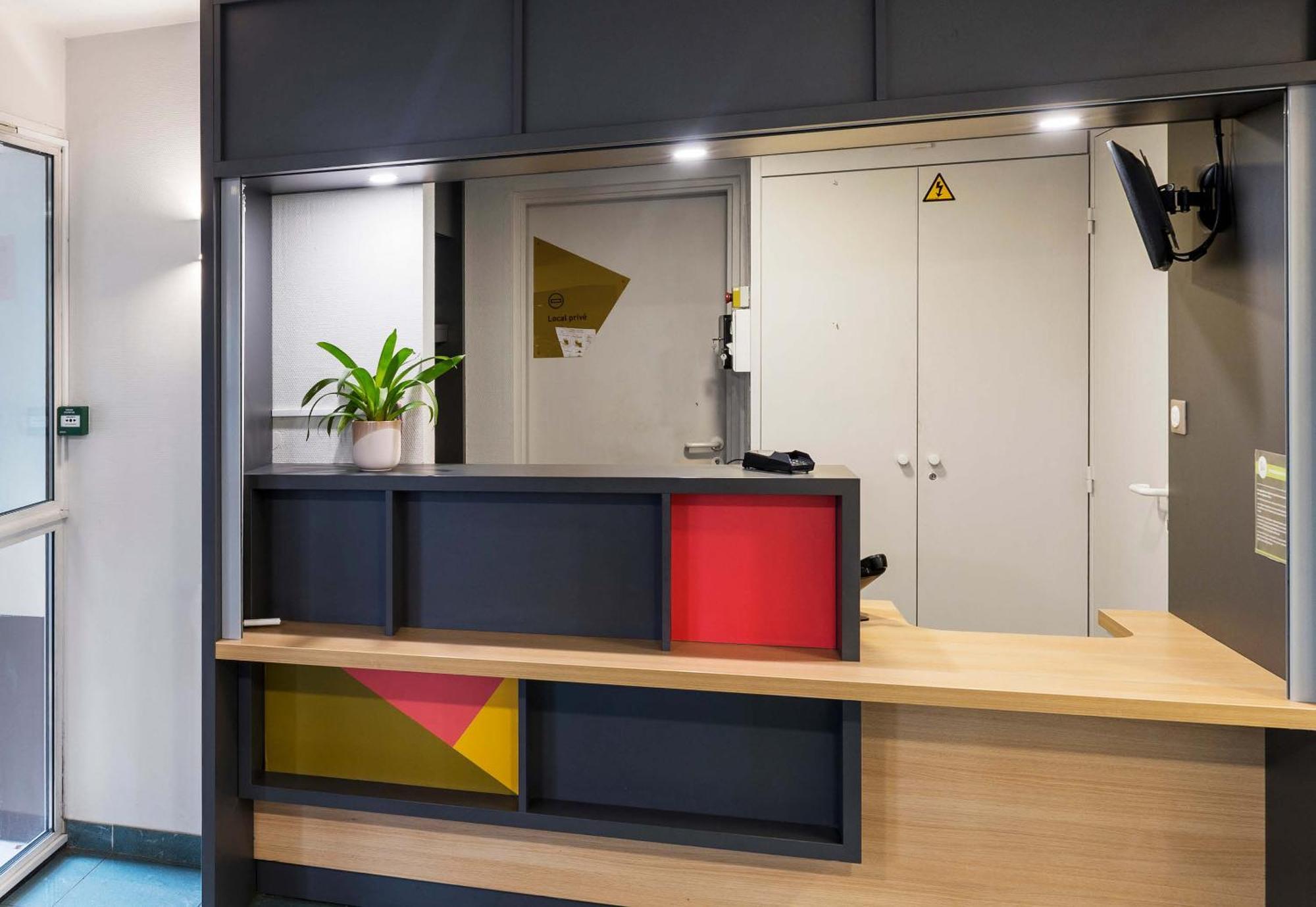 Hotel Laval 2*