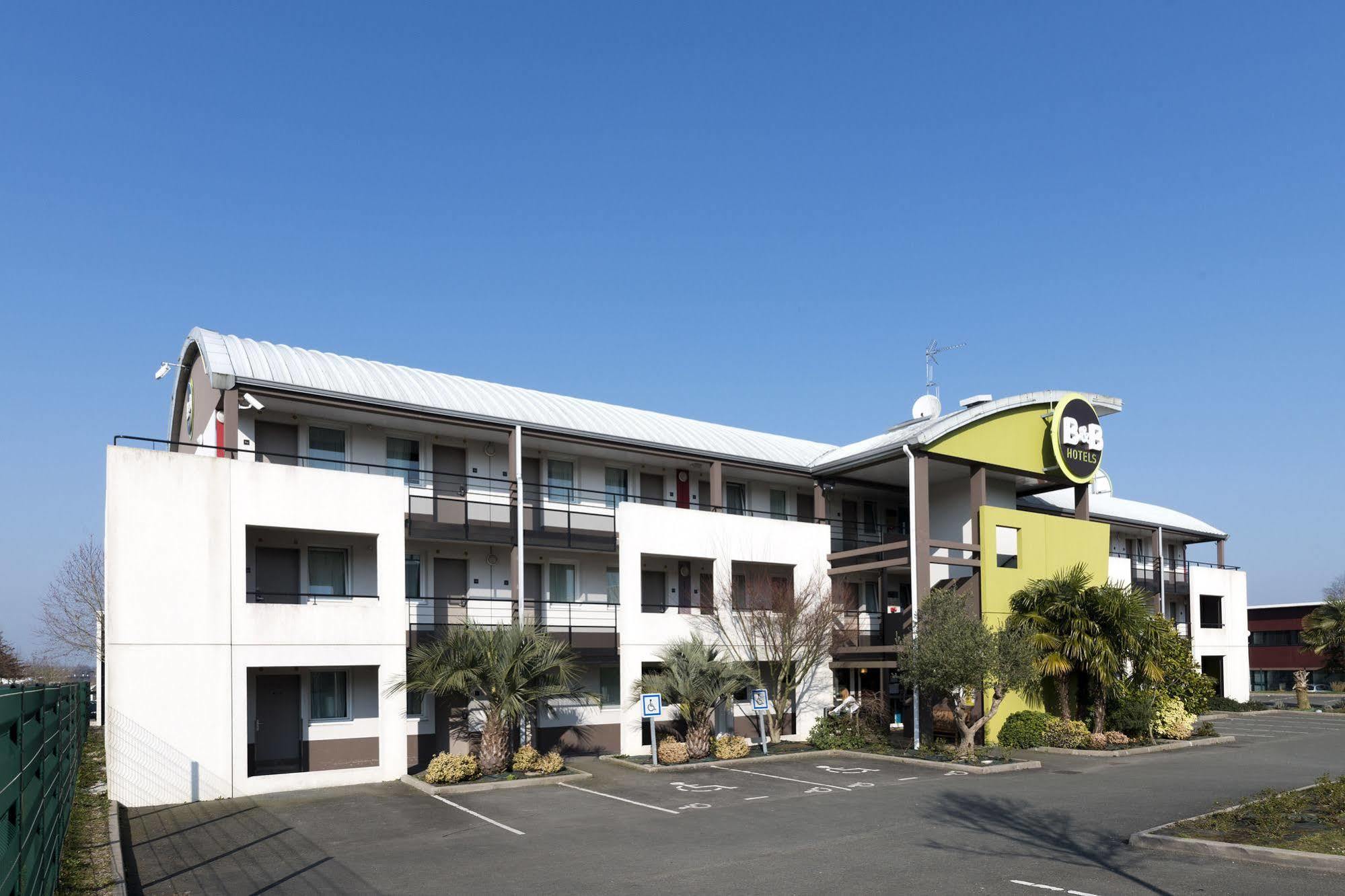 Hotel Laval 2*