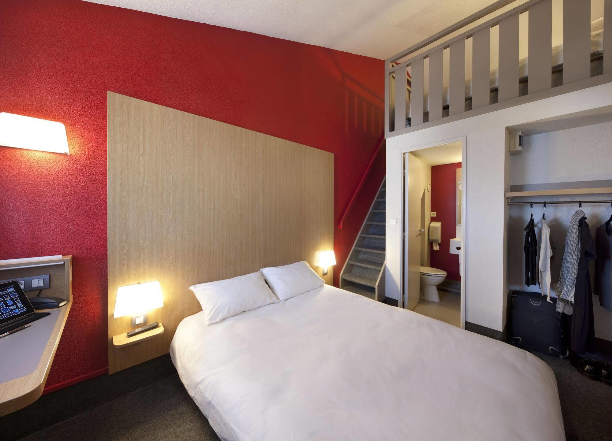 Hotel Laval 2*